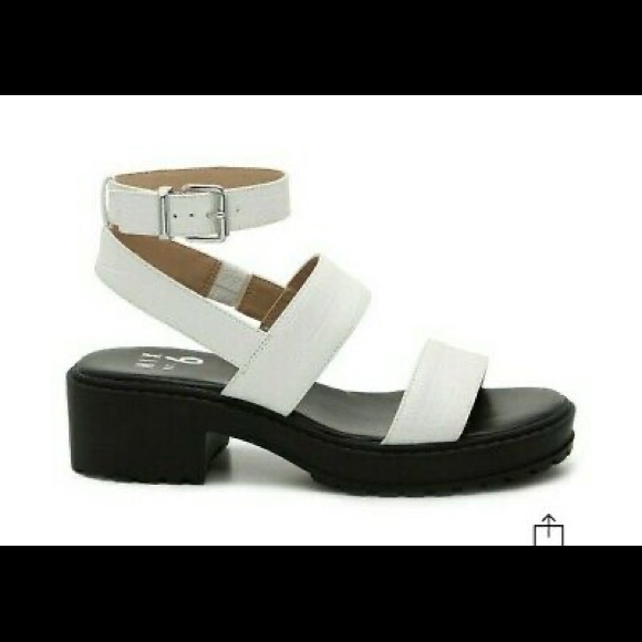 NWT CHUNKY WHITE SANDALS SOLD - Picture 5 of 6